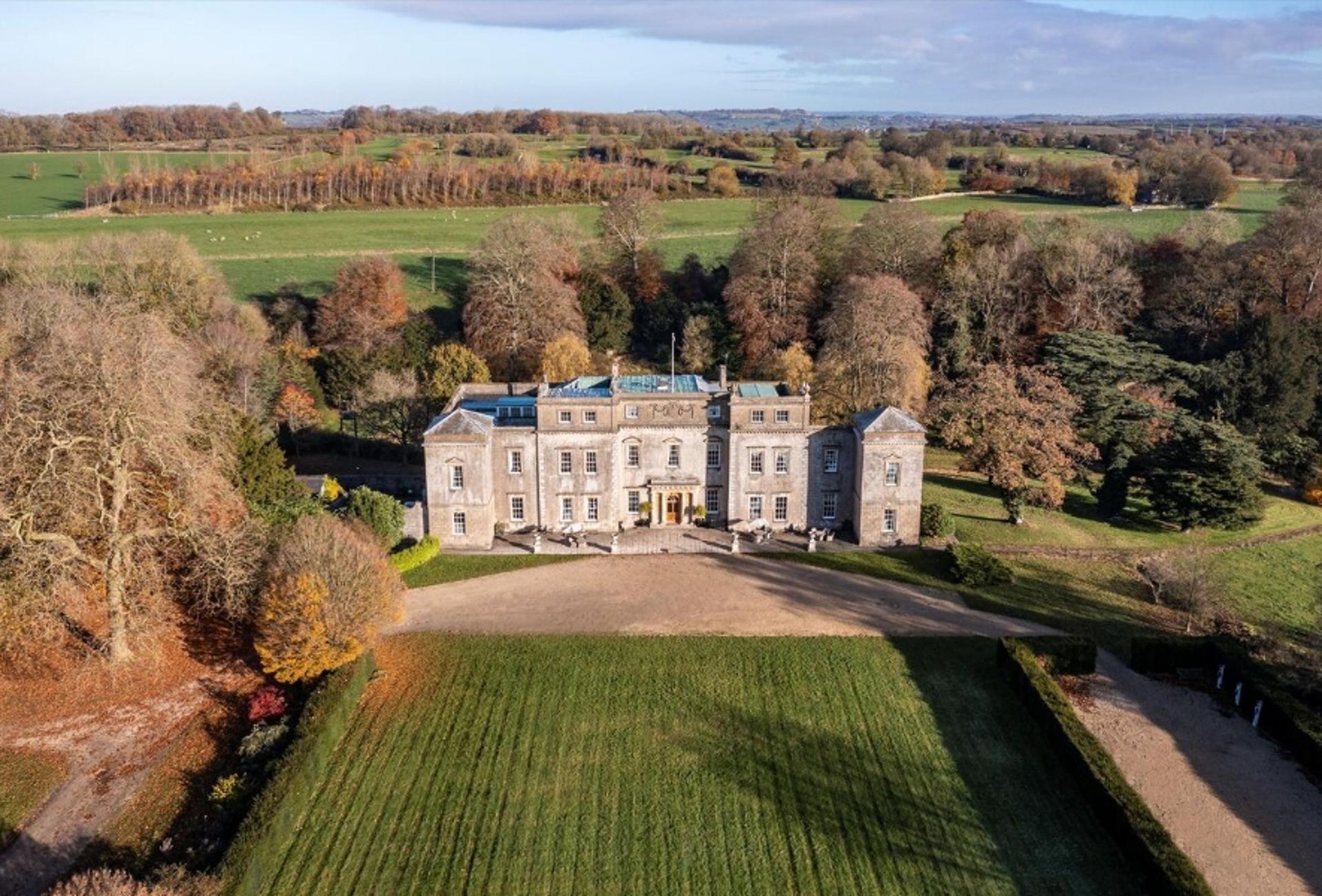Former Somerset country house hotel placed on the market